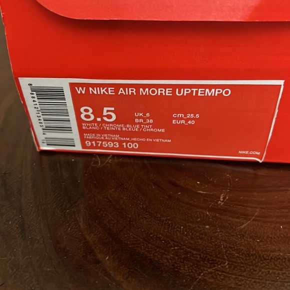 W Nike Air More Uptempo (limited edition) collectors - Picture 13 of 15